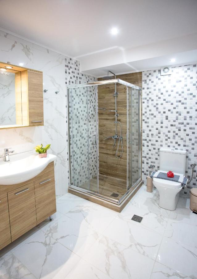 Appartamento Kaiafas Luxury Philoxenia Néa Péramos Esterno foto