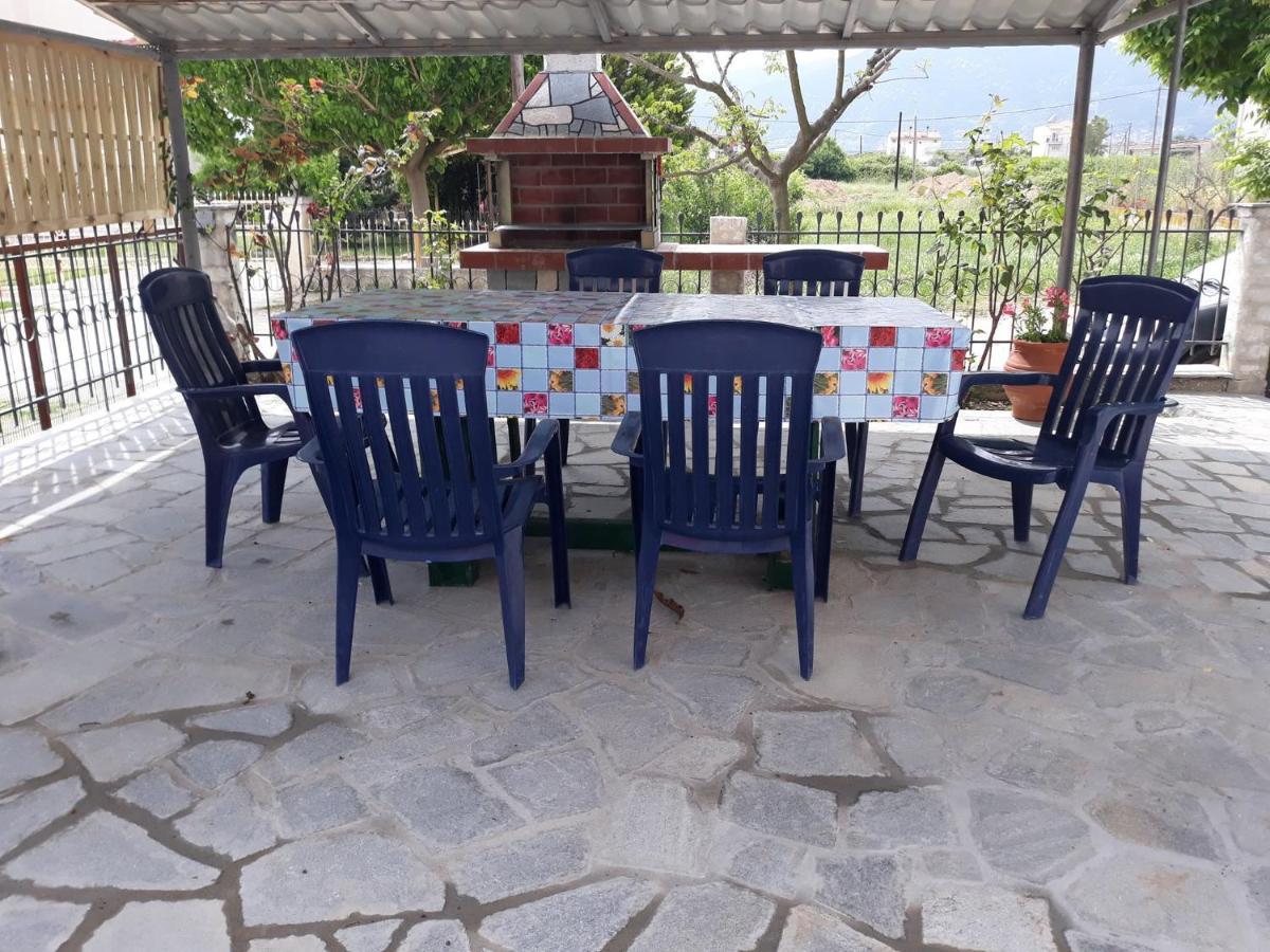 Appartamento Kaiafas Luxury Philoxenia Néa Péramos Esterno foto