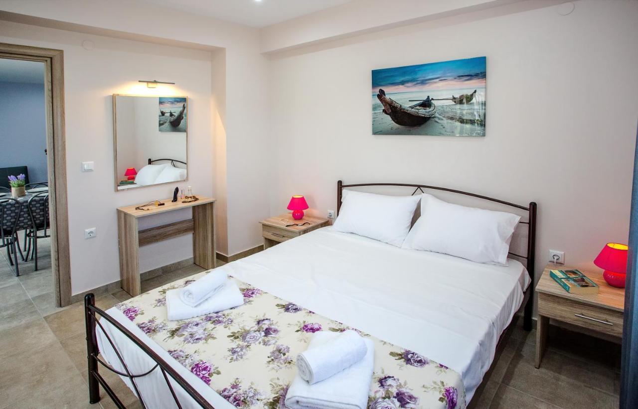 Appartamento Kaiafas Luxury Philoxenia Néa Péramos Esterno foto