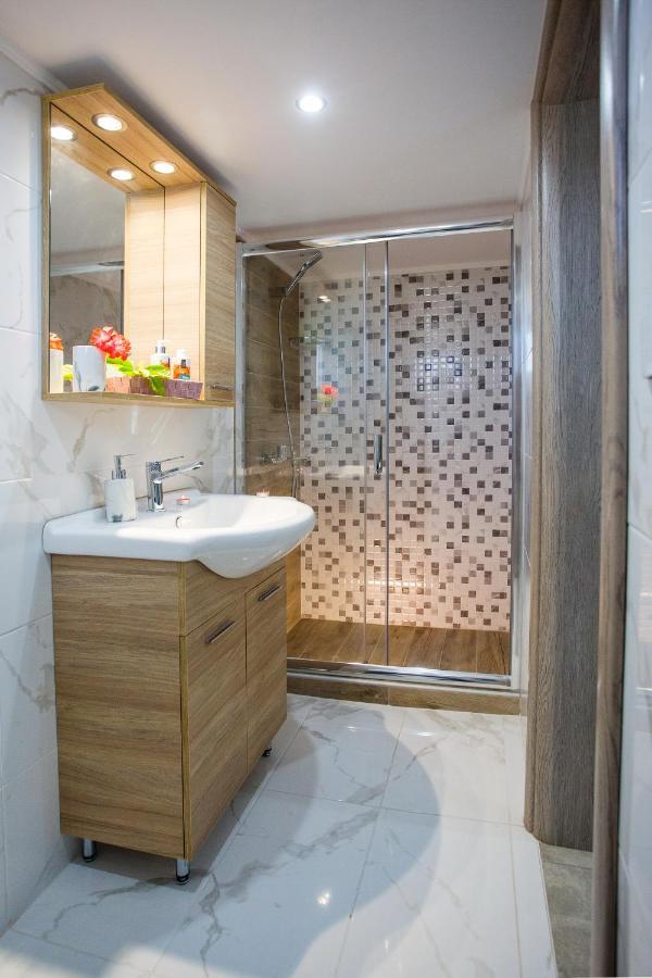Appartamento Kaiafas Luxury Philoxenia Néa Péramos Esterno foto